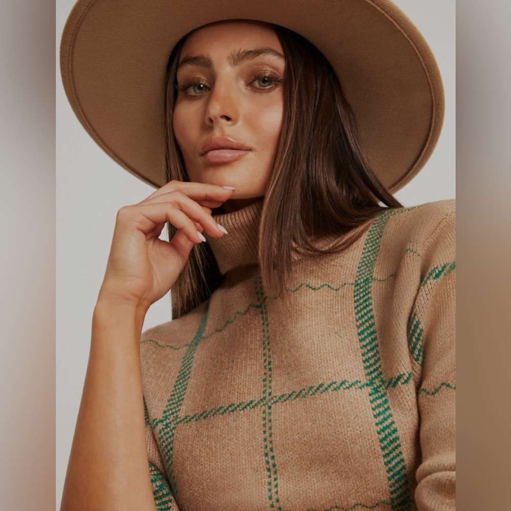 Vici turtle neck sweater small